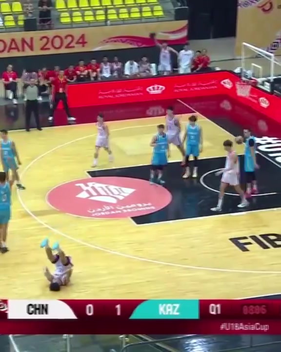 这位中国U18小将轻松击败哈萨克斯坦 这里呈现的是张博远单节17分