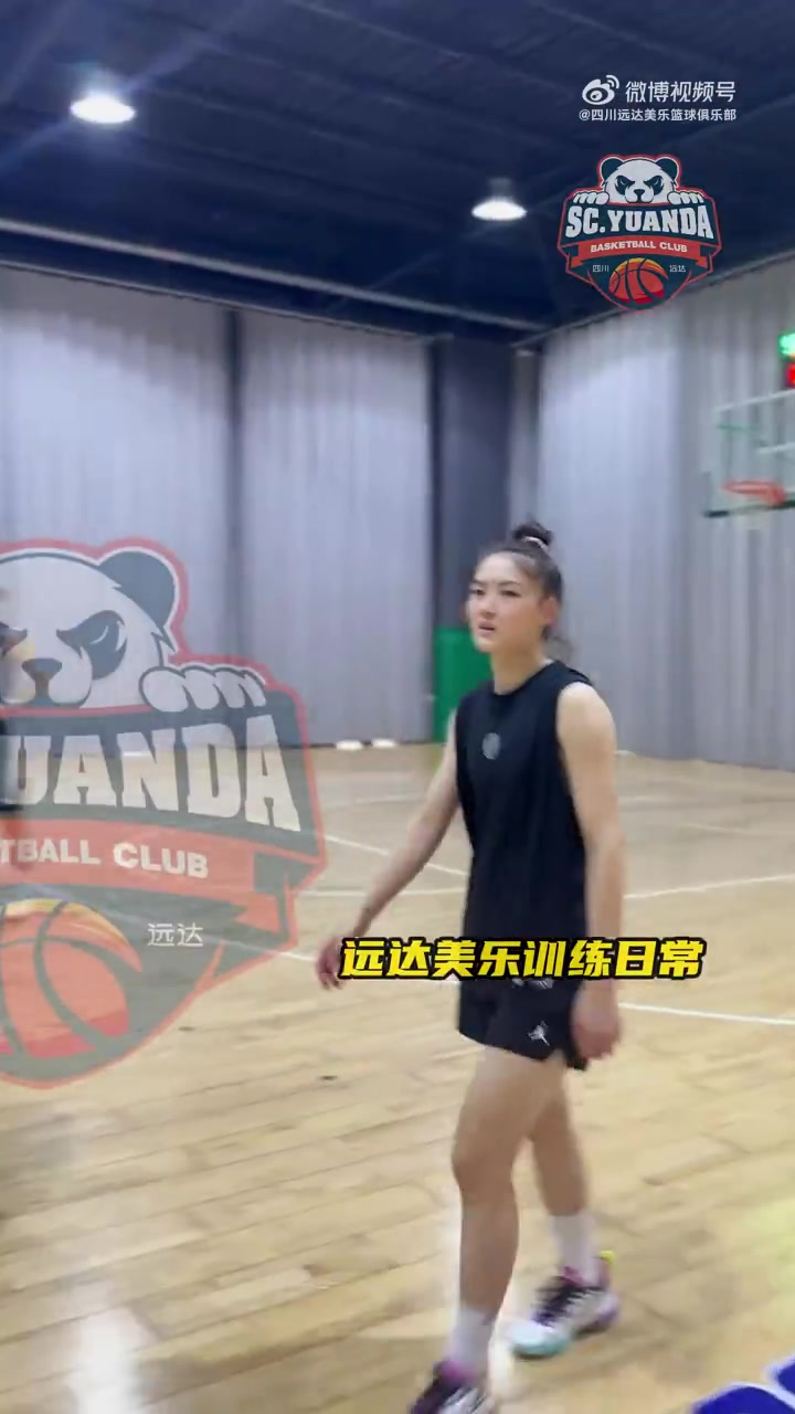 强力支持到位！张曼曼、金维娜随四川女篮一起训练