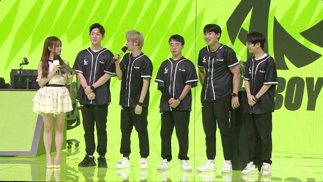 小伞赛后采访：我们五个人可能不是最强的 但我们相信彼此 