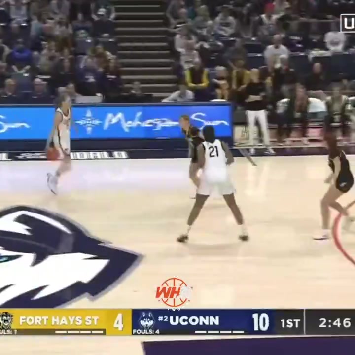 又美又能干！ WNBA 25号状元佩奇14投12中得到27分 带领球队取得40分的胜利 