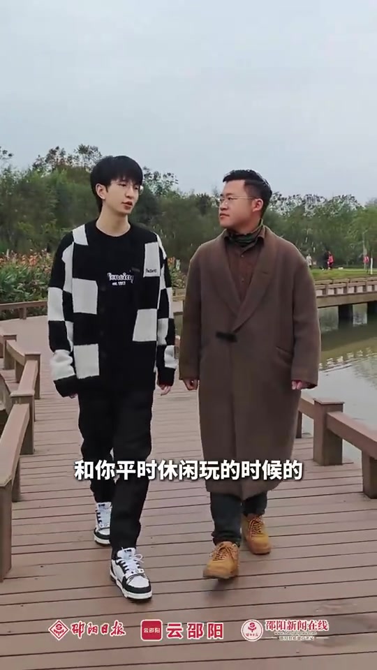 麋鹿揭秘电竞选手训练真相：连续三年训练到凌晨五六点