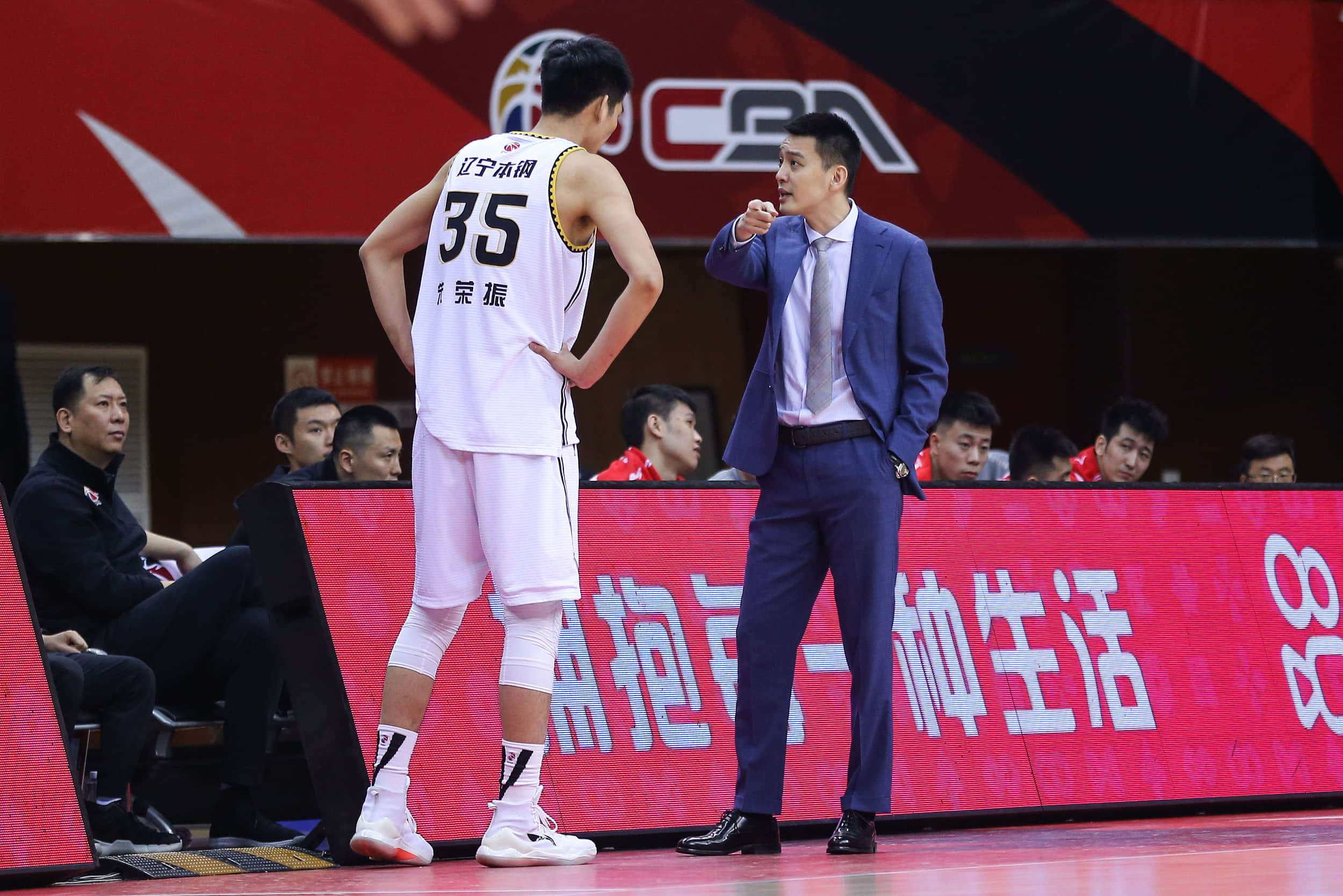 杨鸣：外援肯定会有一些补充 球队目前缺乏有创造力的球员