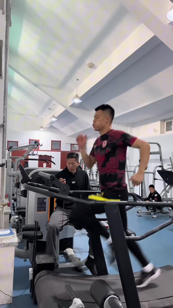 休赛期加练！谭龙发视频：又是一场艰苦的训练