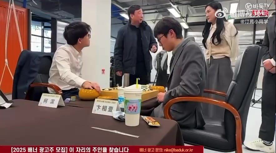 真是无奈啊！柯洁的比赛被暂停 中国教练于斌表示：没办法