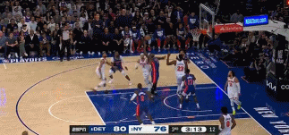 很长一段时间见！小哈达威（Hardaway Jr.）扣篮 但球没有通过篮网！它不算数 这是一个令人不安的球！