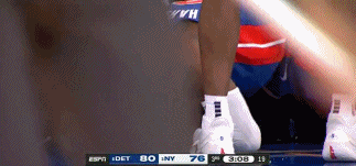 很长一段时间见！小哈达威（Hardaway Jr.）扣篮 但球没有通过篮网！它不算数 这是一个令人不安的球！